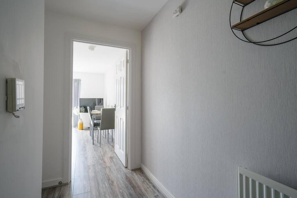Stylish 2-Bed Home - For Company Contractor And Leisure Stays - Nec, Airport, Hs2, Contractors, Resort World Birmingham Exterior foto